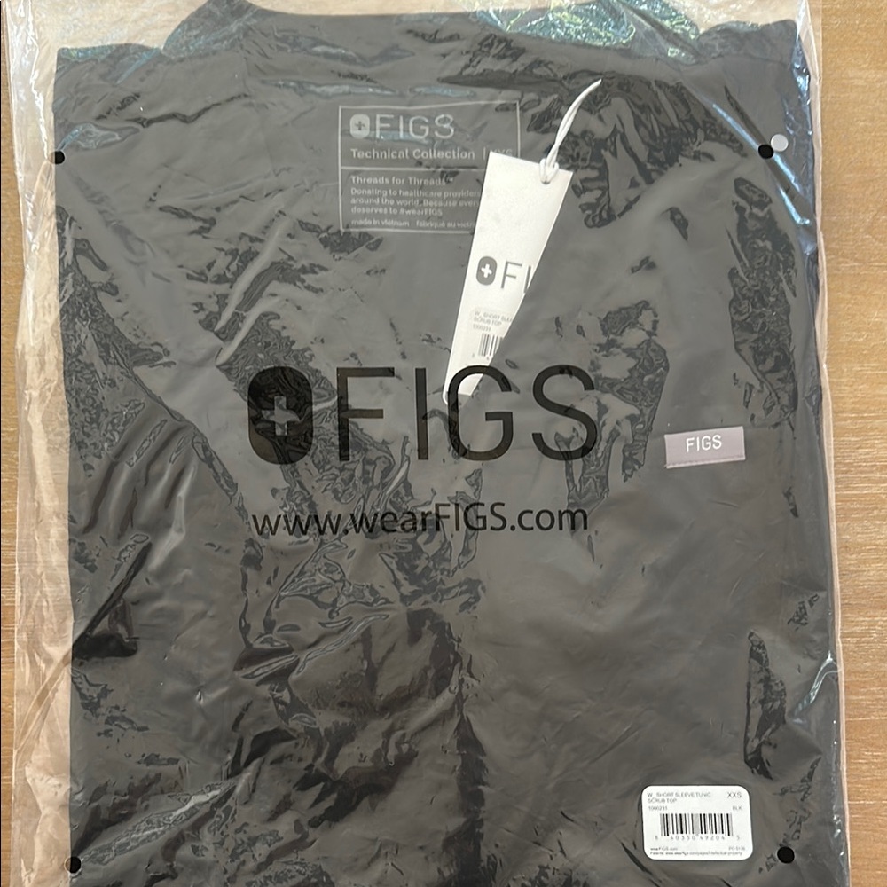 FIGS black top women’s